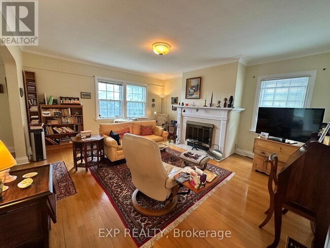 property at 592-592 Queen Elizabeth Driveway