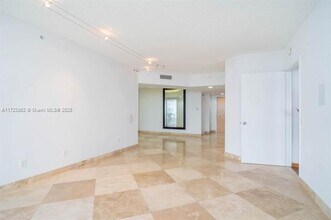 21055 Yacht Club Dr, Unit 2104 in Aventura, FL - Foto de edificio - Building Photo