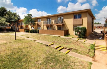 Willow Bend Apartments in Irving, TX - Building Photo - Building Photo