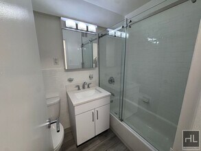 5 AVENUE, Unit 16L in New York, NY - Foto de edificio - Building Photo