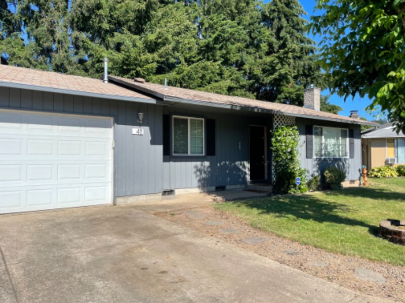 411 N 55th St in Springfield, OR - Building Photo