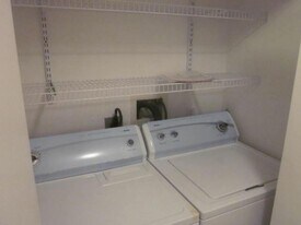 565 Peerless Way in Tracy, CA - Building Photo