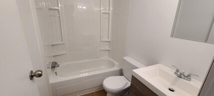 3173 Sandwich St. in Windsor, ON - Building Photo - Building Photo