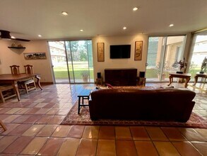 100 S Doheny Dr in Los Angeles, CA - Foto de edificio - Building Photo