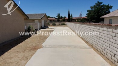 14664 Pamlico Rd in Apple Valley, CA - Foto de edificio - Building Photo