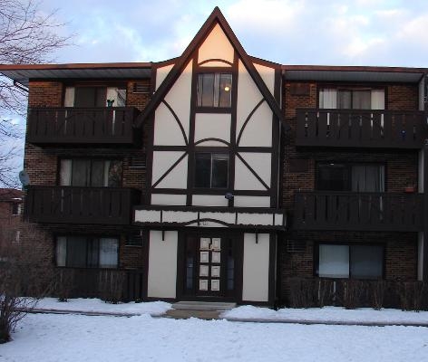 The Ponds in Westmont, IL - Building Photo