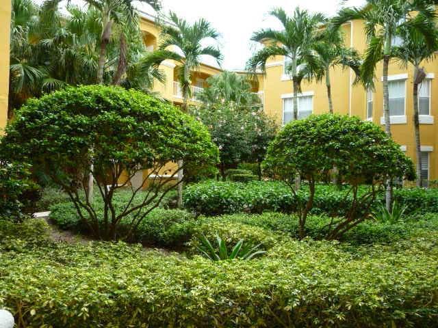 5045 Fairways Cir in Vero Beach, FL - Building Photo - Building Photo
