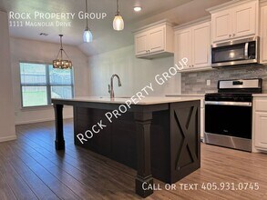 1111 Magnolia Dr in Noble, OK - Building Photo - Building Photo