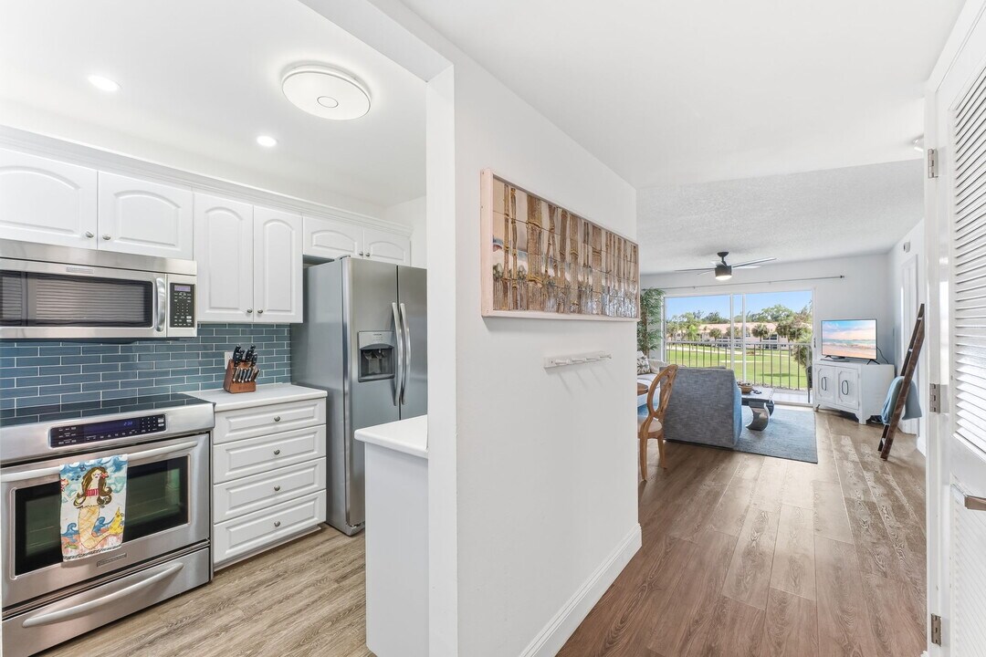 300 Forest Lakes Blvd, Unit 312 in Naples, FL - Foto de edificio