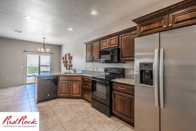 290 E Buena Vista Blvd in Washington, UT - Building Photo - Building Photo