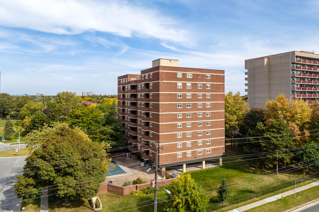 40 Chichester Pl in Toronto, ON - Building Photo