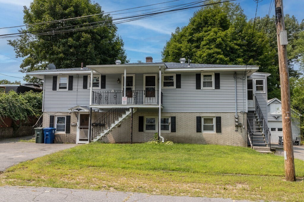 85 10th St in Leominster, MA - Building Photo