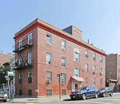 10405 37th Dr in Corona, NY - Building Photo