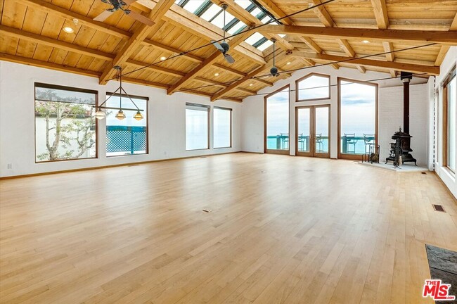 property at 3916 Rambla Orienta