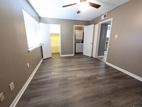 1701 Lobdell Ave in Baton Rouge, LA - Foto de edificio - Building Photo