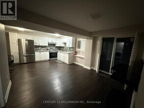 26 Abbotsbury Dr in Brampton, ON - Building Photo - Building Photo