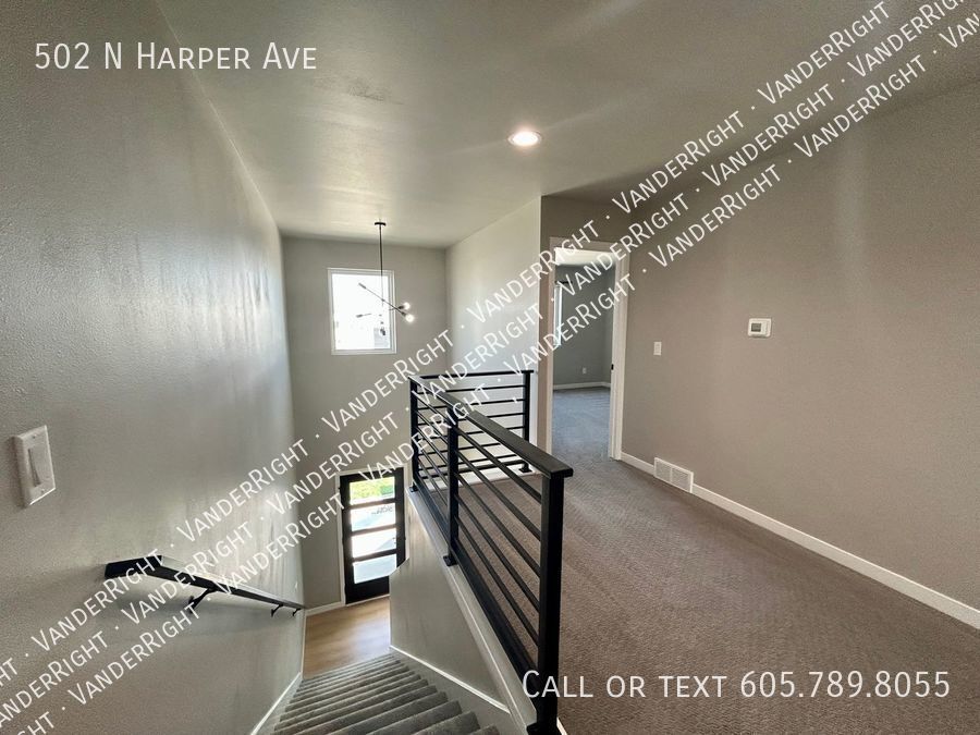 502 Harper Cir in Harrisburg, SD - Building Photo