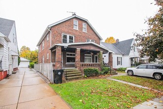 8204 Bancroft Ave-Unit -8206 in Cleveland, OH - Building Photo - Building Photo