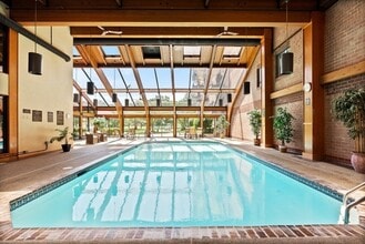 3920 Mystic Valley Pkwy, Unit 517 in Medford, MA - Foto de edificio - Building Photo