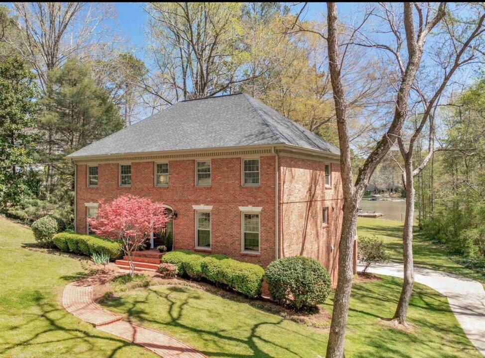 2270 Emerald Dr in Jonesboro, GA - Building Photo