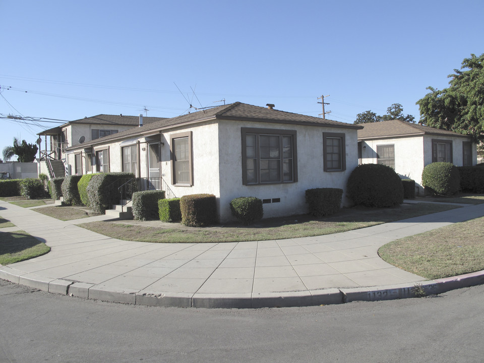 1126 E Harding St in Long Beach, CA - Building Photo