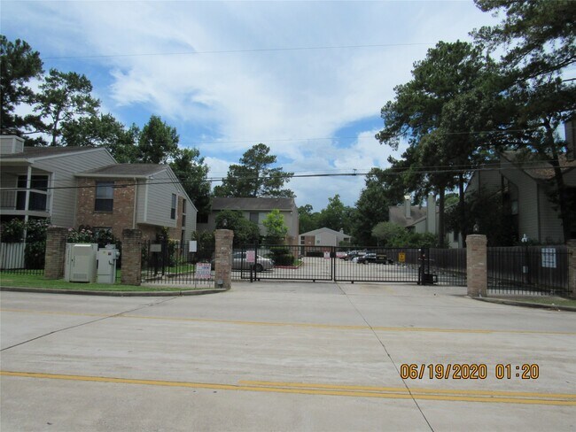 17401 Red Oak Dr