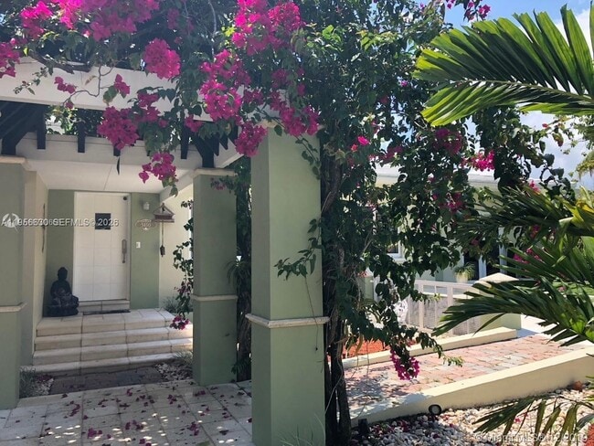 5450 Sunset Dr in Miami, FL - Building Photo - Building Photo