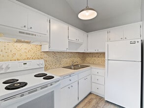 Cody Park Apartments in Willowick, OH - Foto de edificio - Building Photo