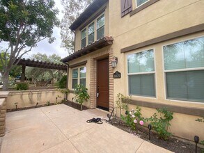 16615 Gill Loop in San Diego, CA - Foto de edificio - Building Photo
