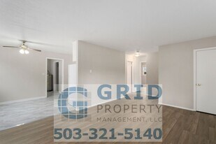 10048 SE Harold St in Portland, OR - Building Photo