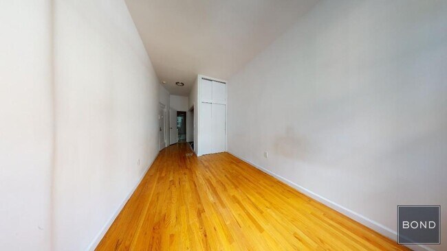 158 E 82nd St in New York, NY - Building Photo - Building Photo