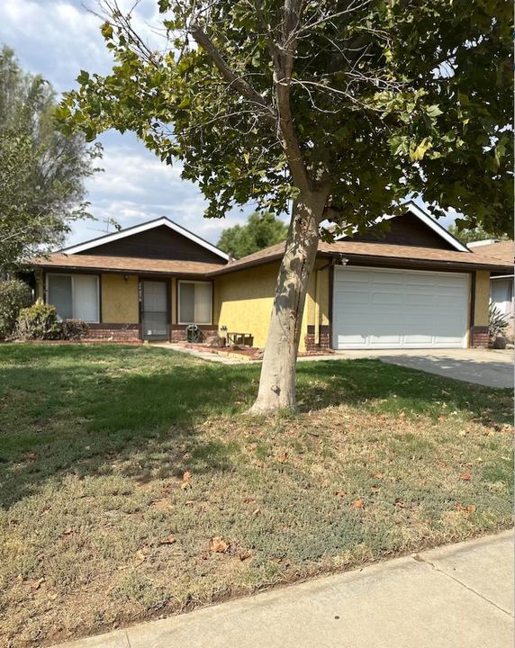 24456 Glencrest Dr in Moreno Valley, CA - Building Photo