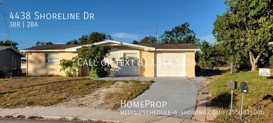 4438 Shoreline Dr in New Port Richey, FL - Building Photo