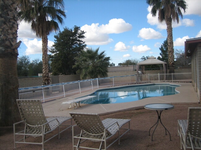 7815 E Thunderbird Rd in Scottsdale, AZ - Foto de edificio - Building Photo
