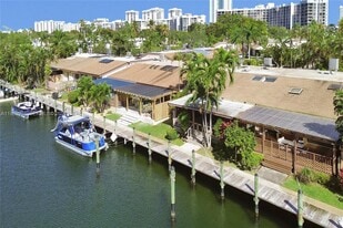 2619 Parkview Dr S in Hallandale Beach, FL - Building Photo