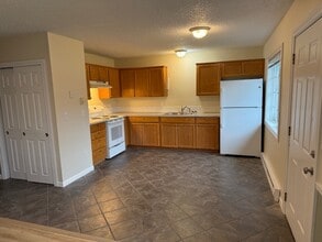 154 S 21st St, Unit 1 in Saint Helens, OR - Foto de edificio - Building Photo