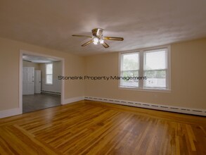 125 Broad St in Cumberland, RI - Building Photo - Building Photo