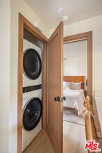 1031 Havenhurst Dr in West Hollywood, CA - Building Photo - Building Photo