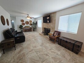 1525 Dakota Ln in Landers, CA - Building Photo