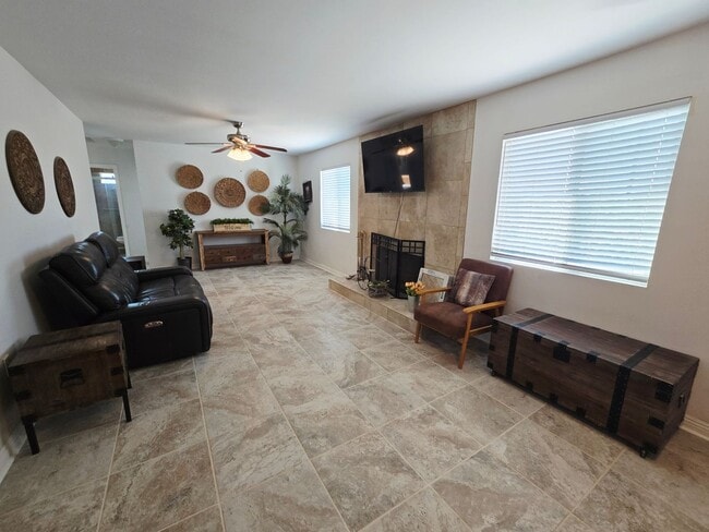 property at 1525 Dakota Ln