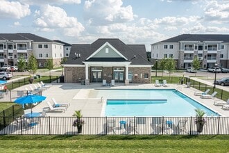 Stone Ridge Of Shelby in Shelby Township, MI - Foto de edificio - Building Photo