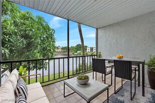 3030 Binnacle Dr in Naples, FL - Building Photo