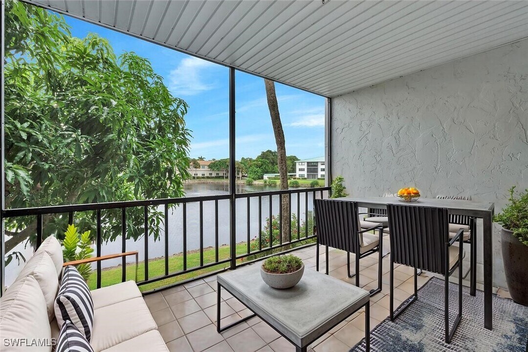 3030 Binnacle Dr in Naples, FL - Building Photo