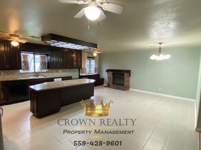 994 W Madalyn Ave in Tulare, CA - Building Photo - Building Photo