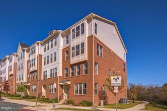 930 California Dr in Leesburg, VA - Foto de edificio - Building Photo