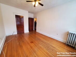 1677 Beacon St in Brookline, MA - Building Photo - Building Photo