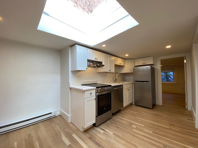 85 Charles St, Unit 4 in Boston, MA - Foto de edificio - Building Photo