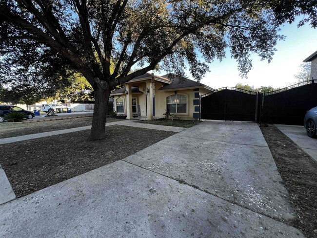 307 Hancock Ct in Laredo, TX - Building Photo - Building Photo