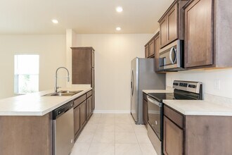 86728 Mainline Rd in Yulee, FL - Foto de edificio - Building Photo