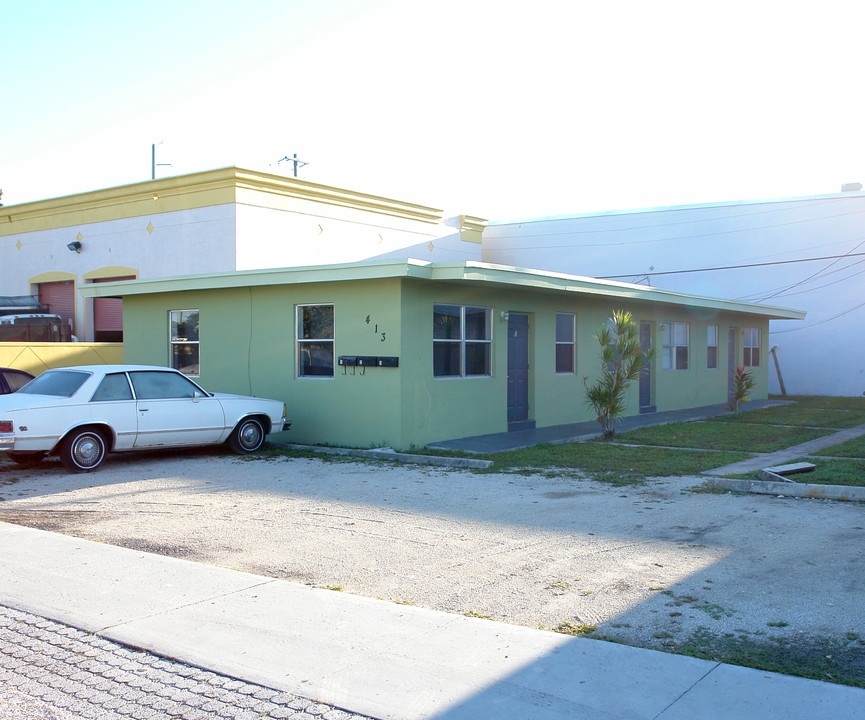 Dania Beach Trip-Plex in Hollywood, FL - Building Photo